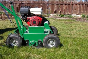 lawn-aerator-fall-months-image